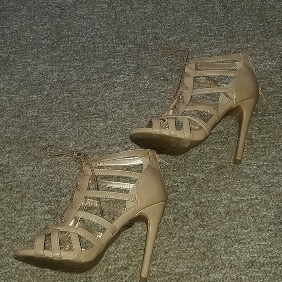 Heels/boots - Picture 1 of 5